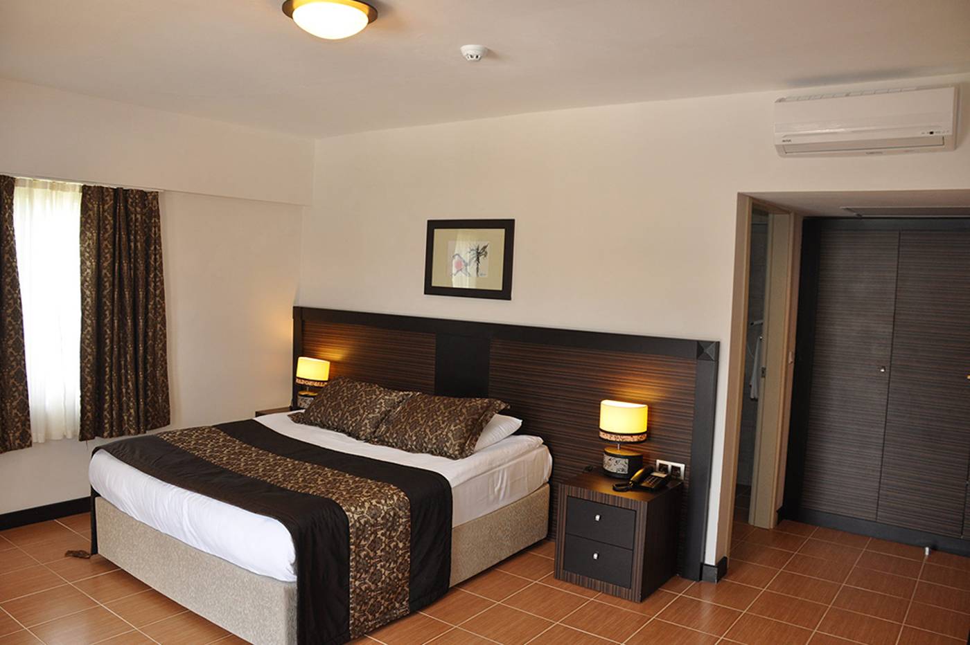 The-One-Club-Room-26