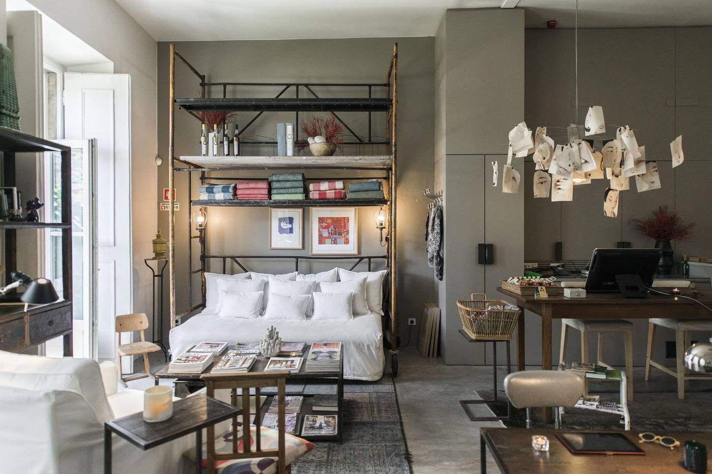 Casa-das-Janelas-com-Vista-Lobby-1