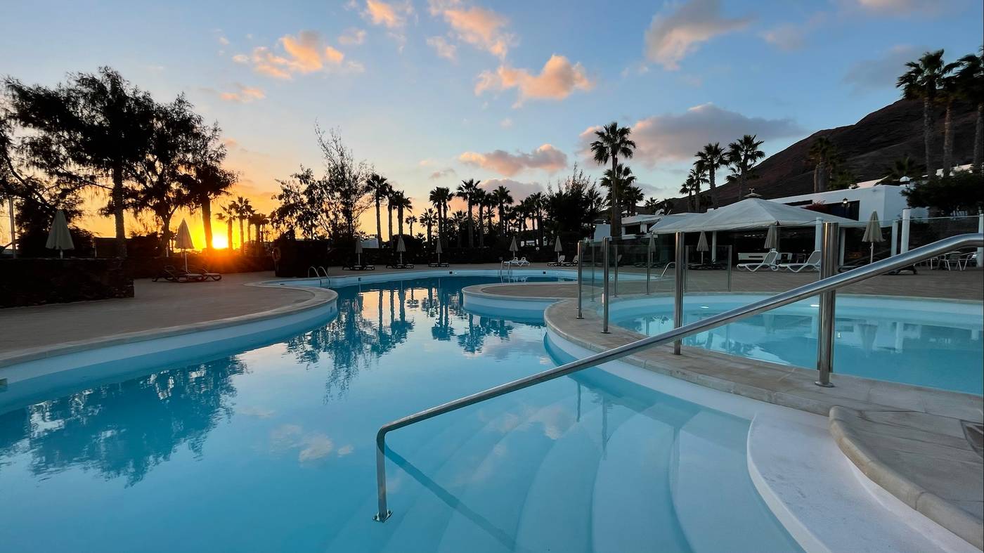 Palmeras-Garden-Pool-3