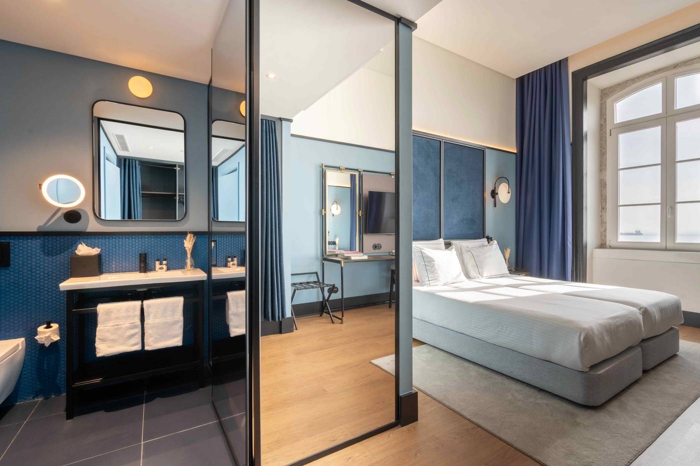 The-Editory-Riverside-Santa-Apolonia-Hotel-Room-19