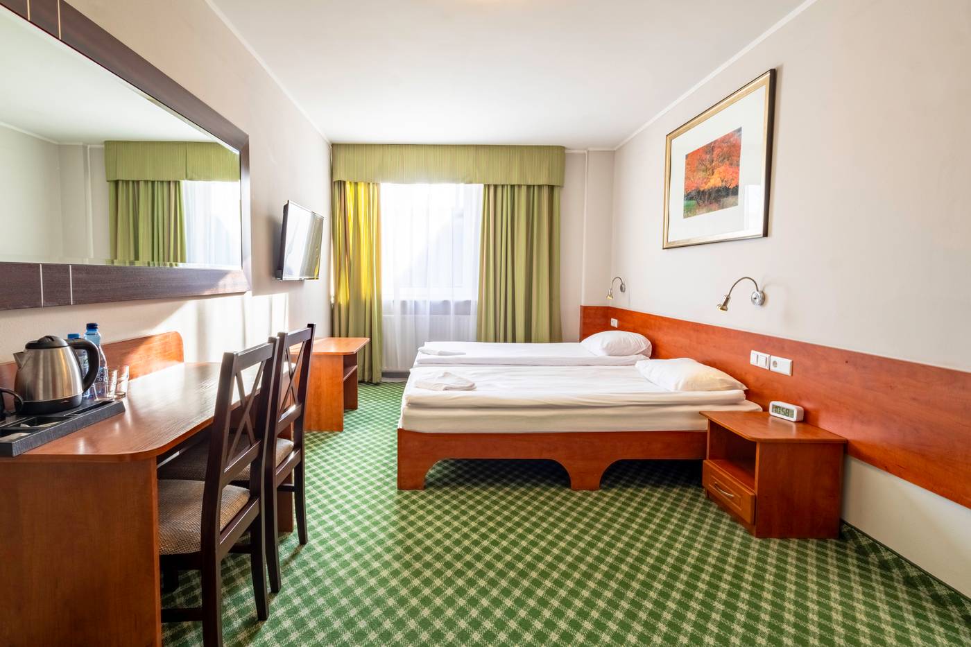 Hit-Hotel-Room-22