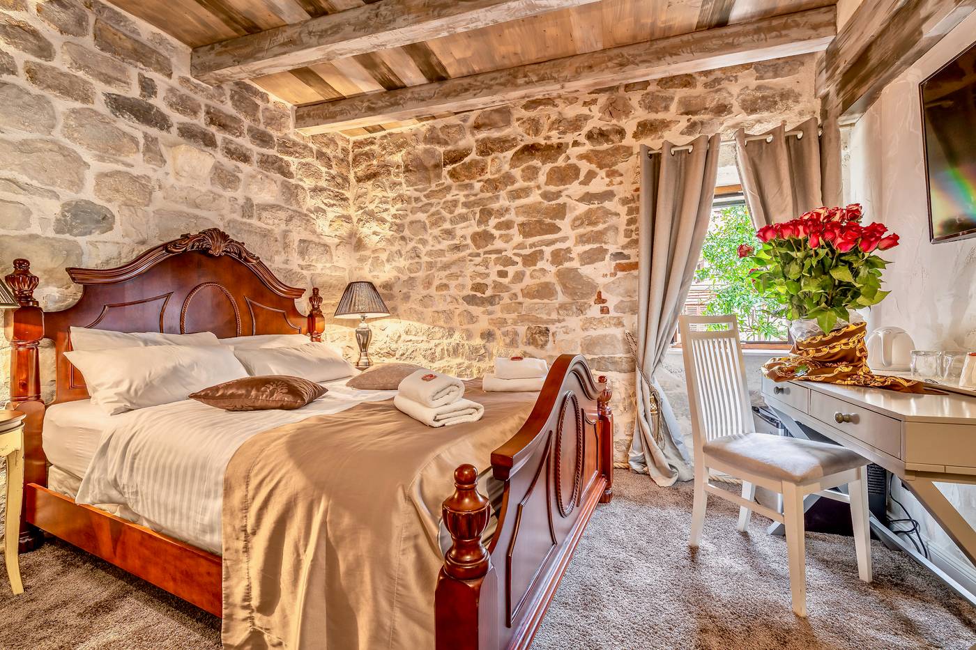 Historic-Plaza-Varos-Split-Room-9