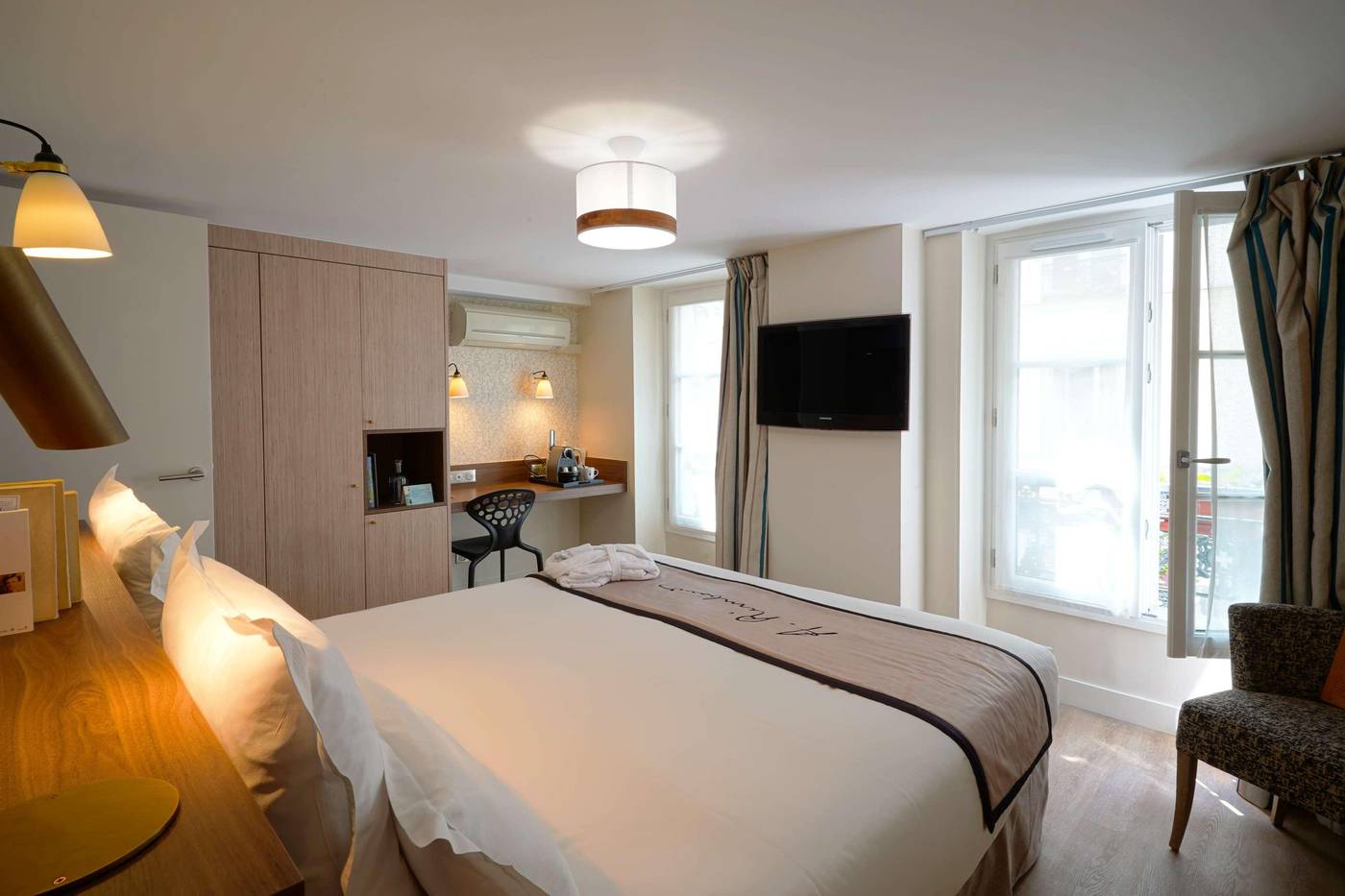 Hotel-Litteraire-Arthur-Rimbaud--BW-Signature-Coll-Room-19