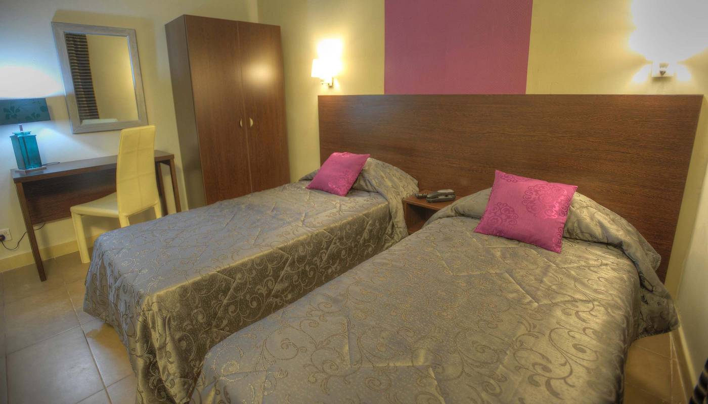 Carlton-Hotel-Room-7