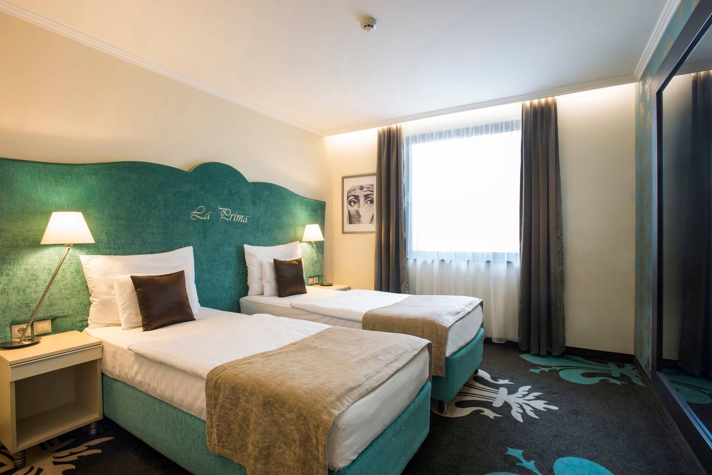 La-Prima-Fashion-Hotel-Room-24