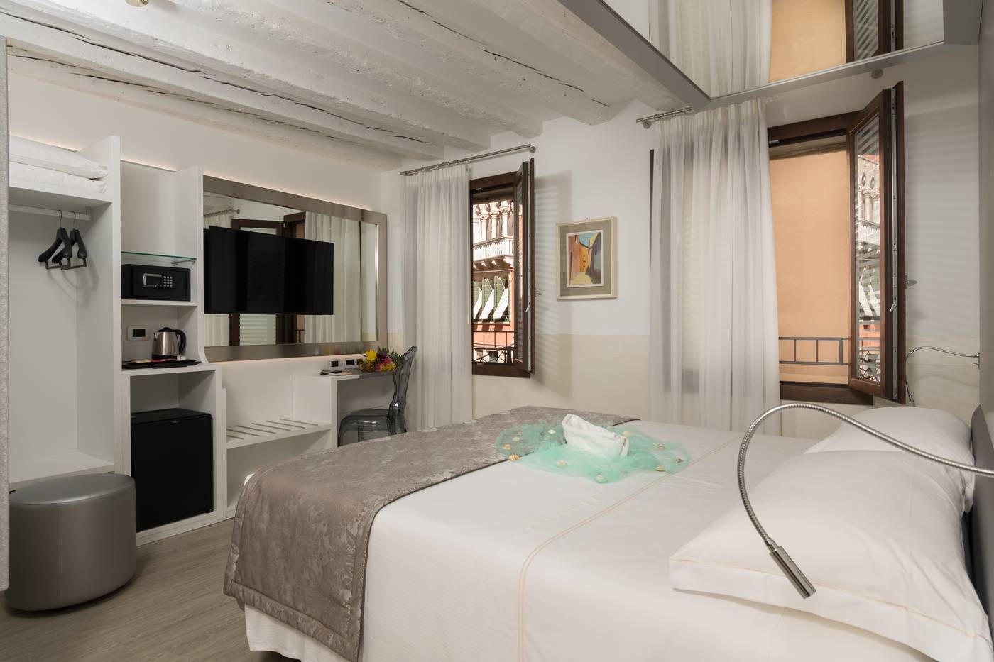 Unahotels-Ala-Venezia--Adults-16--Room-60