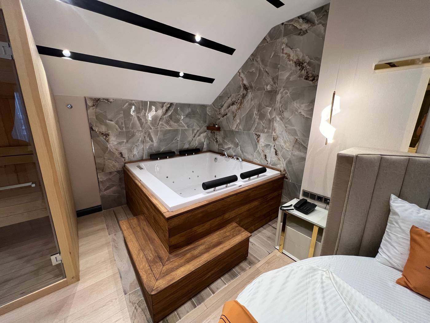 Elysian-Airport-Hotel-Room-51