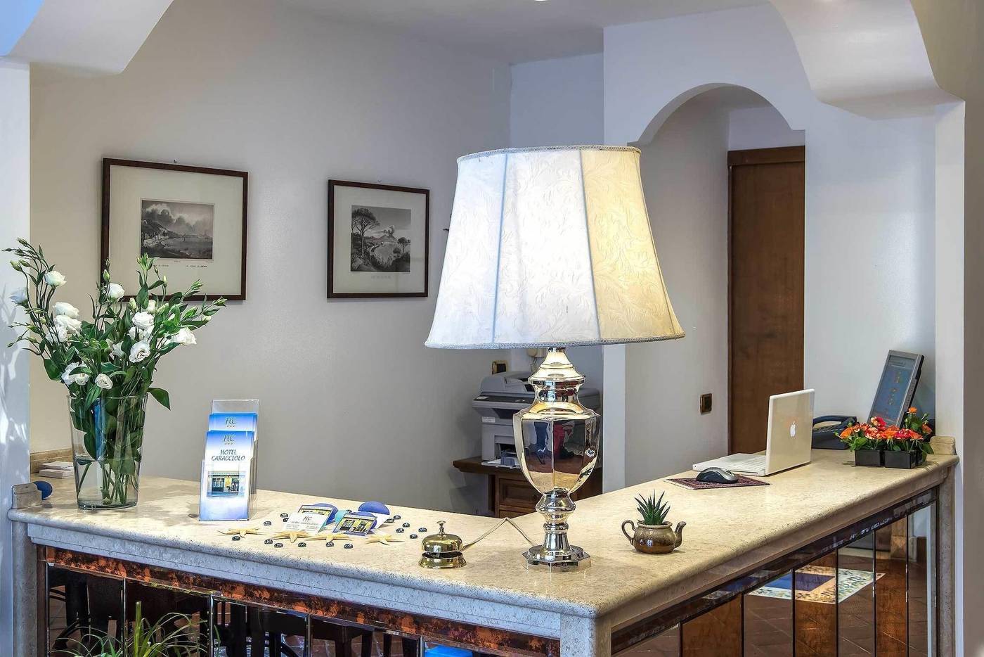 Hotel-Caracciolo-Lobby-3