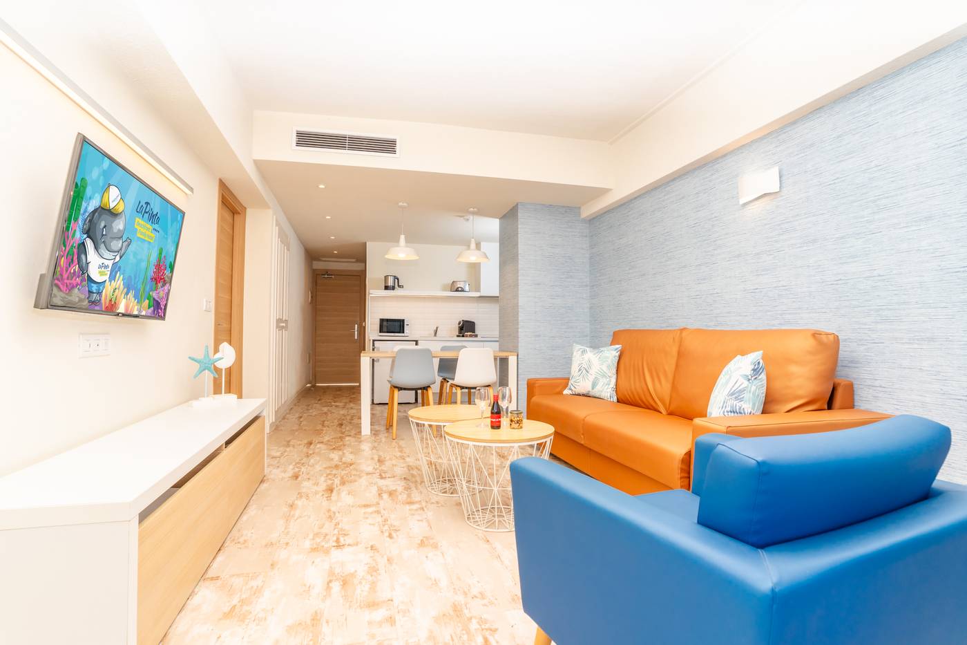 Hovima-La-Pinta-Beachfront-Family-Hotel-Room-22