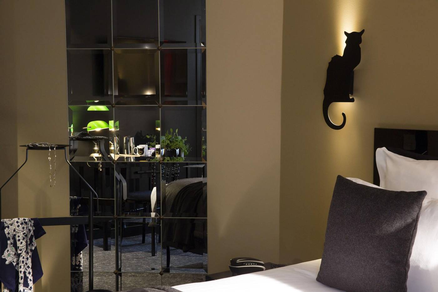 Le-Chat-Noir-Room-39