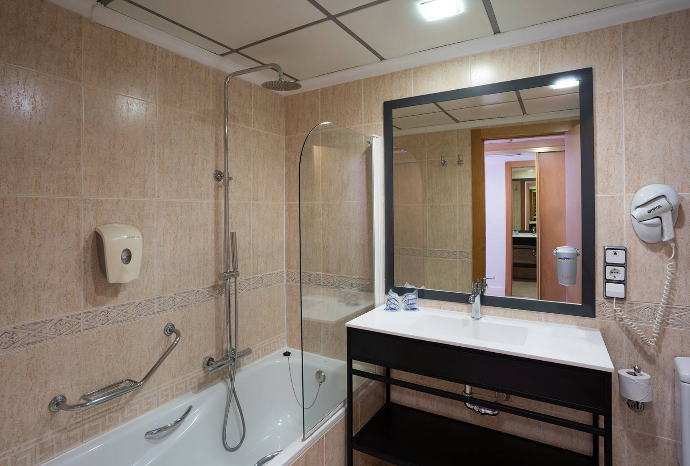 MedPlaya-Flamingo-Oasis-Room-25