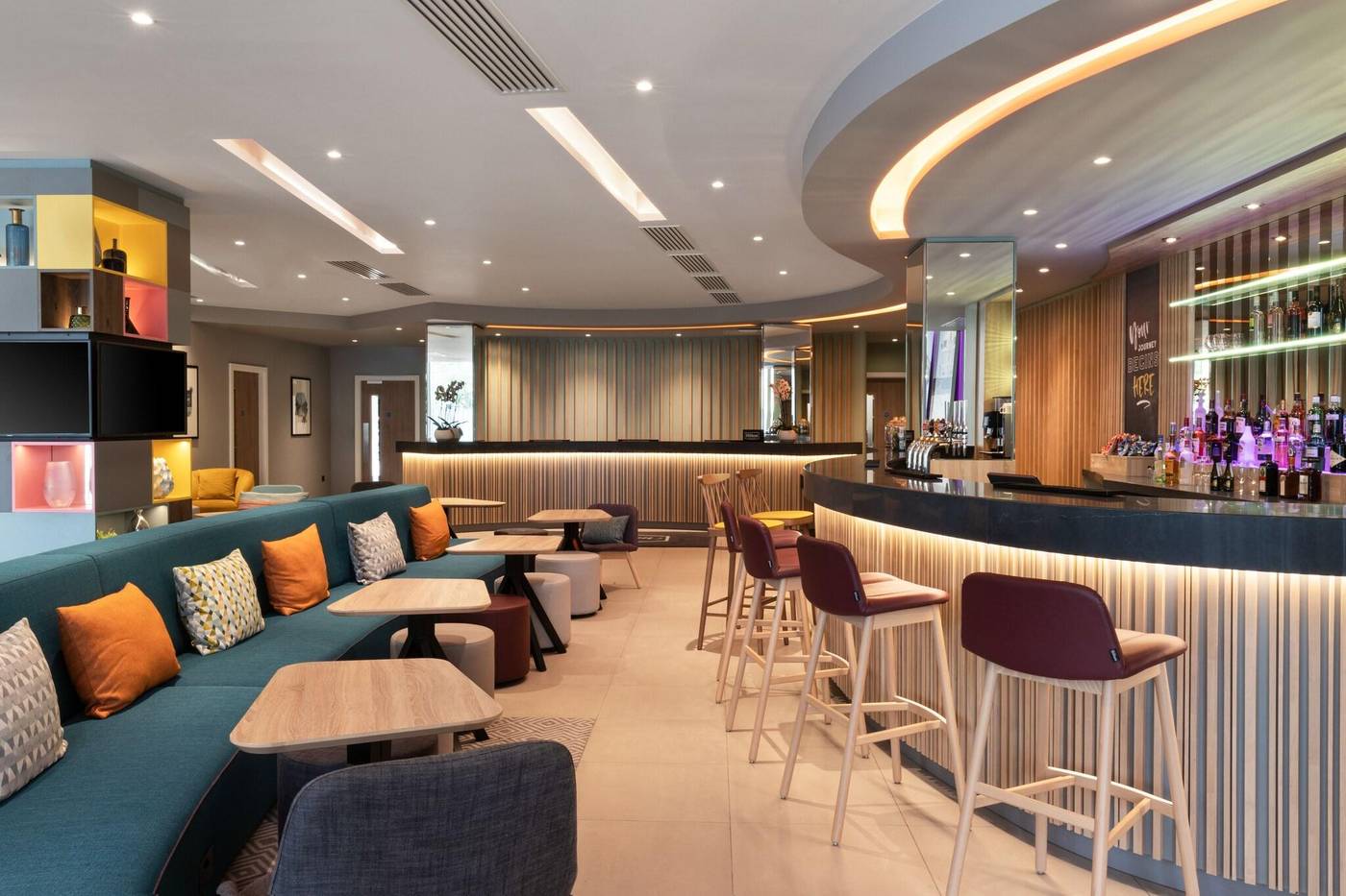 Hampton-by-Hilton-Dublin-City-Centre-Bar-10