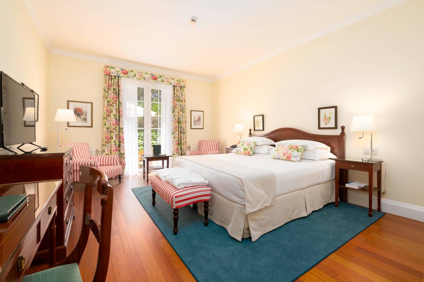 Casa-Velha-do-Palheiro-Room-17