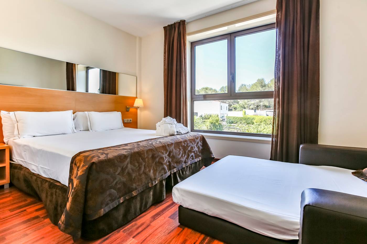 Desitges-Room-12