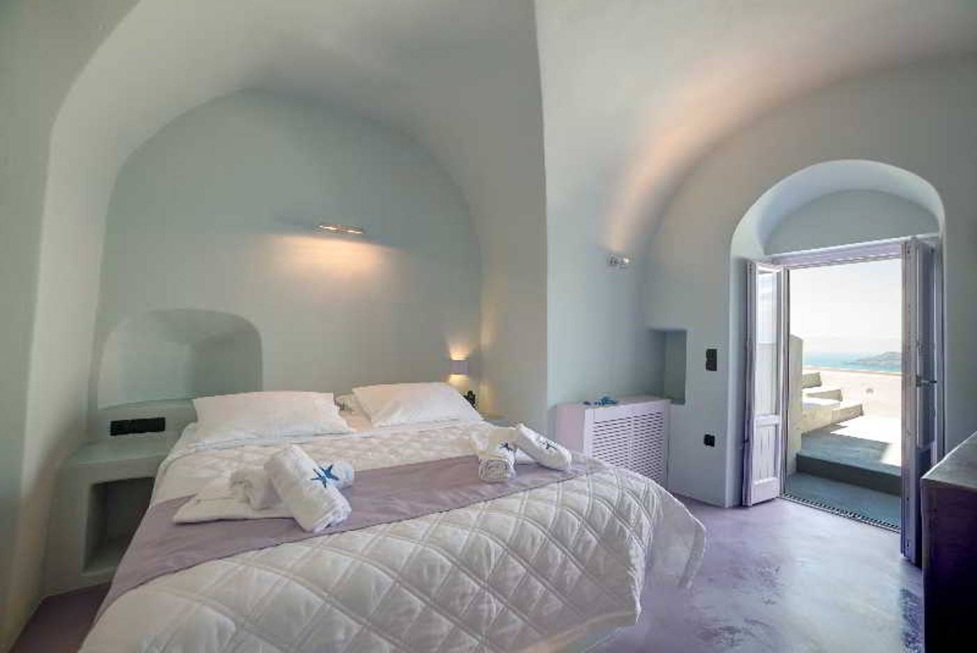 Santorini-Royal-Suites-Room-6
