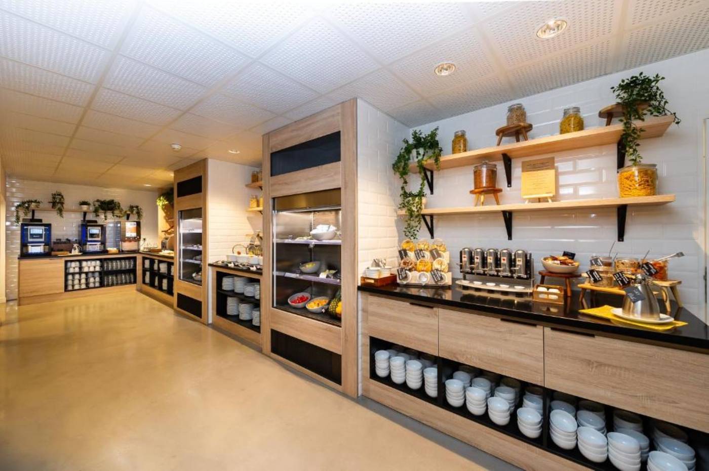 Staycity-Aparthotels-near-Disneyland---Paris-Restaurant-19