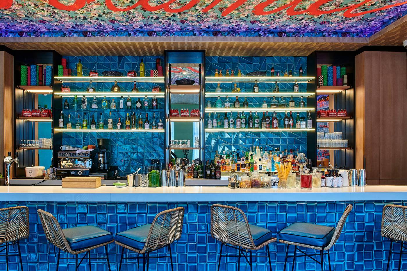 Holiday-Inn-Nice-Bar-41