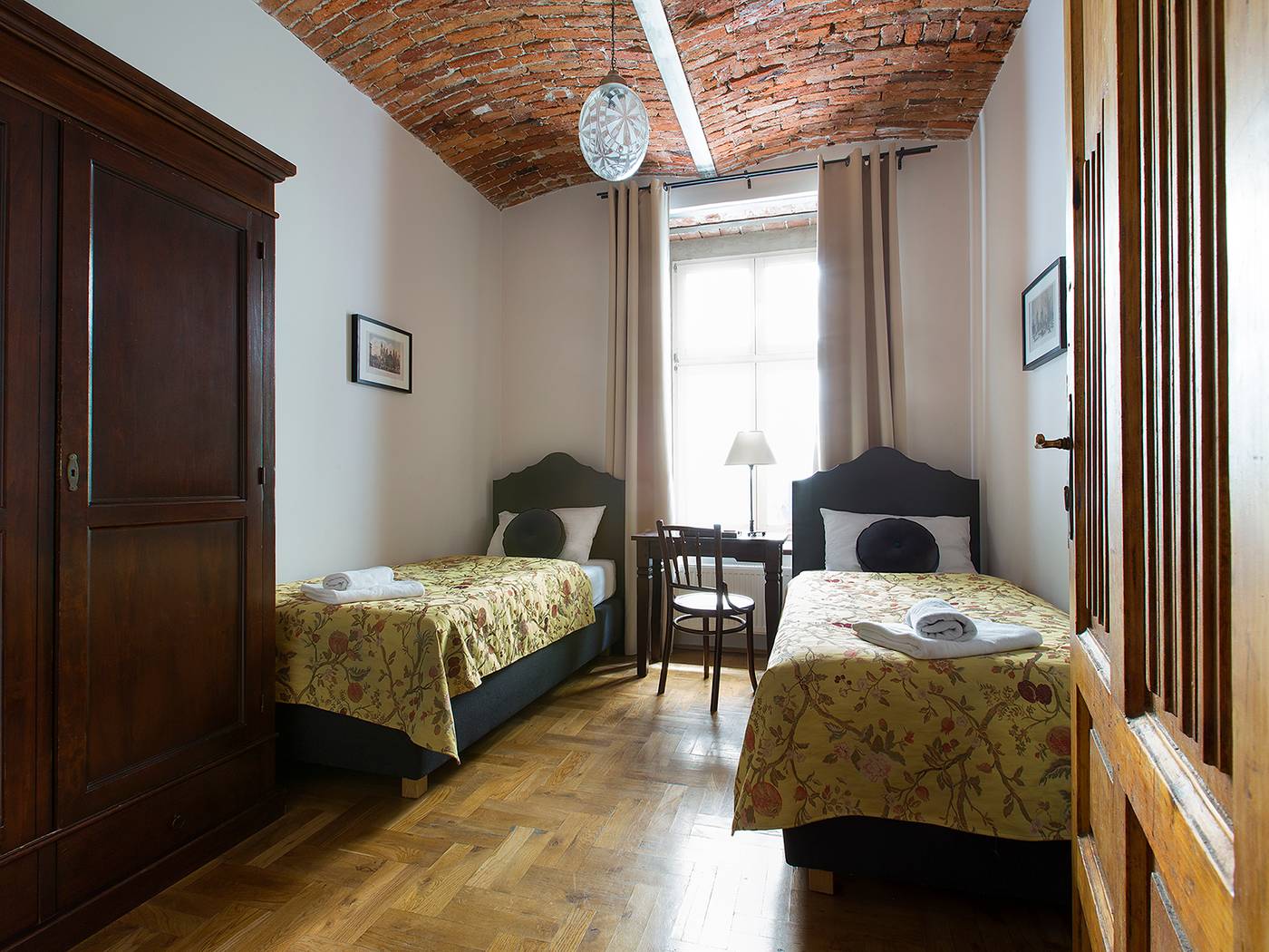 Antique-Apartments-Plac-Szczepanski-Room-35