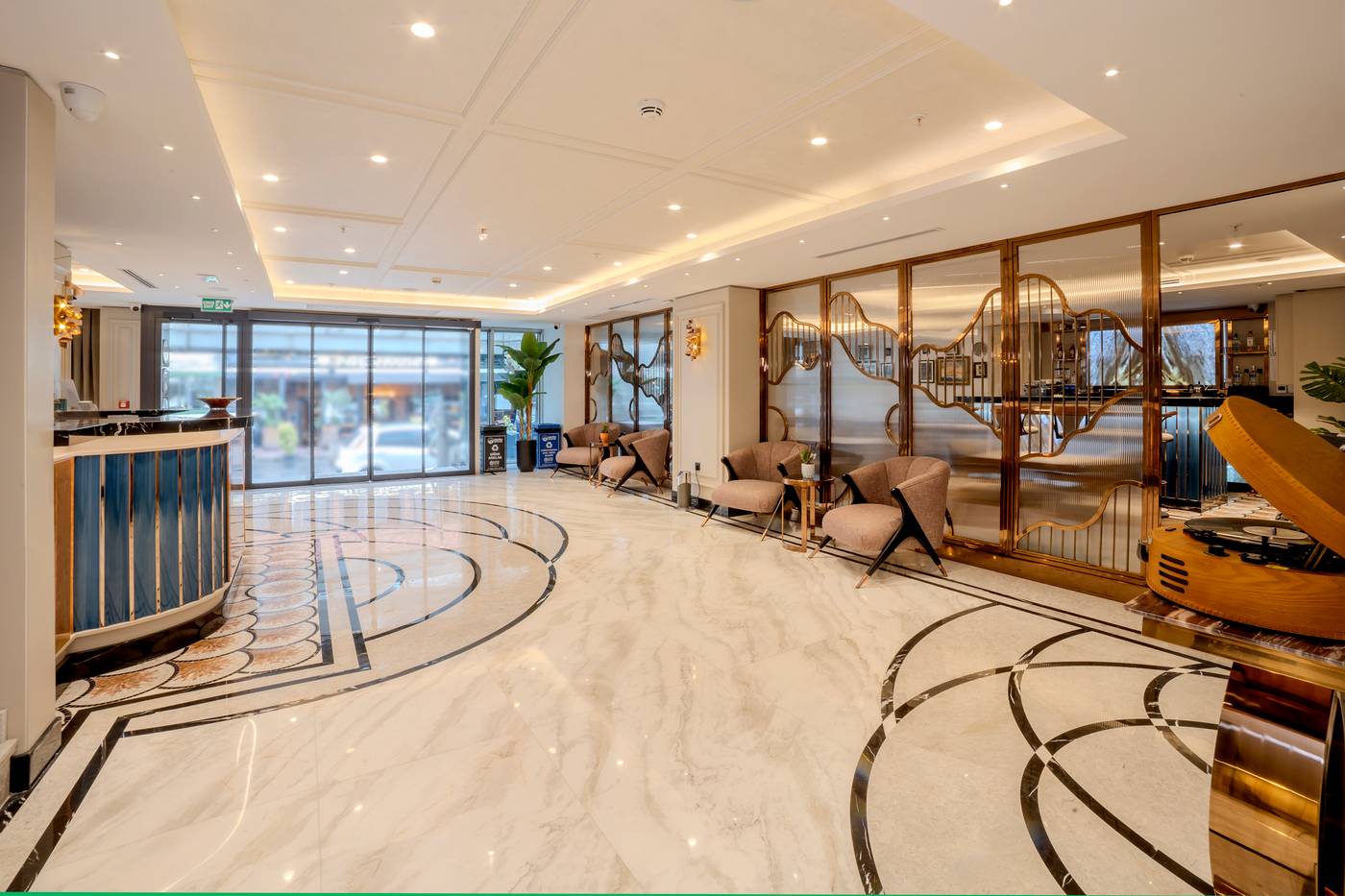 Grand-Hilarium-Hotel-Lobby-10