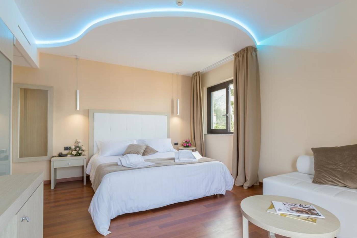 Villa-Esperia-Room-20