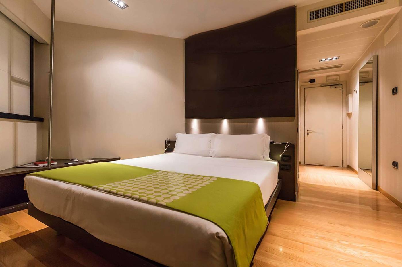 Best-Western-Plus-The-Hub-Hotel-Room-6