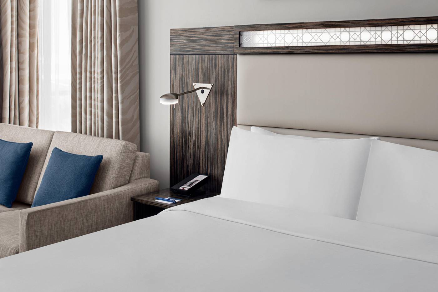 Holiday-Inn-Express-Jumeirah-Room-12