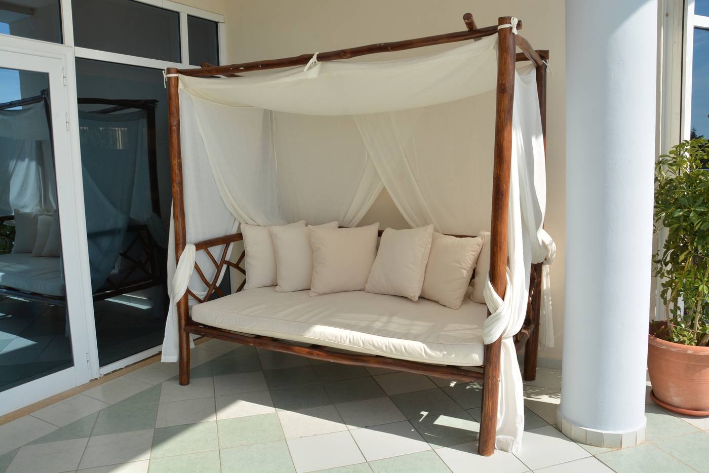 Sovereign-Beach-Hotel-Terrace-96