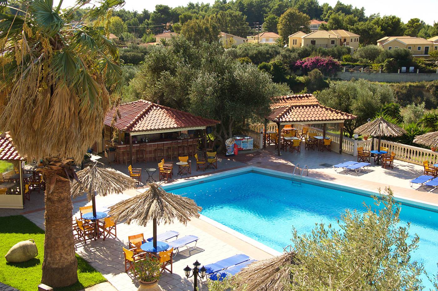 Lorenzo-Hotel---Apartments-Pool-1