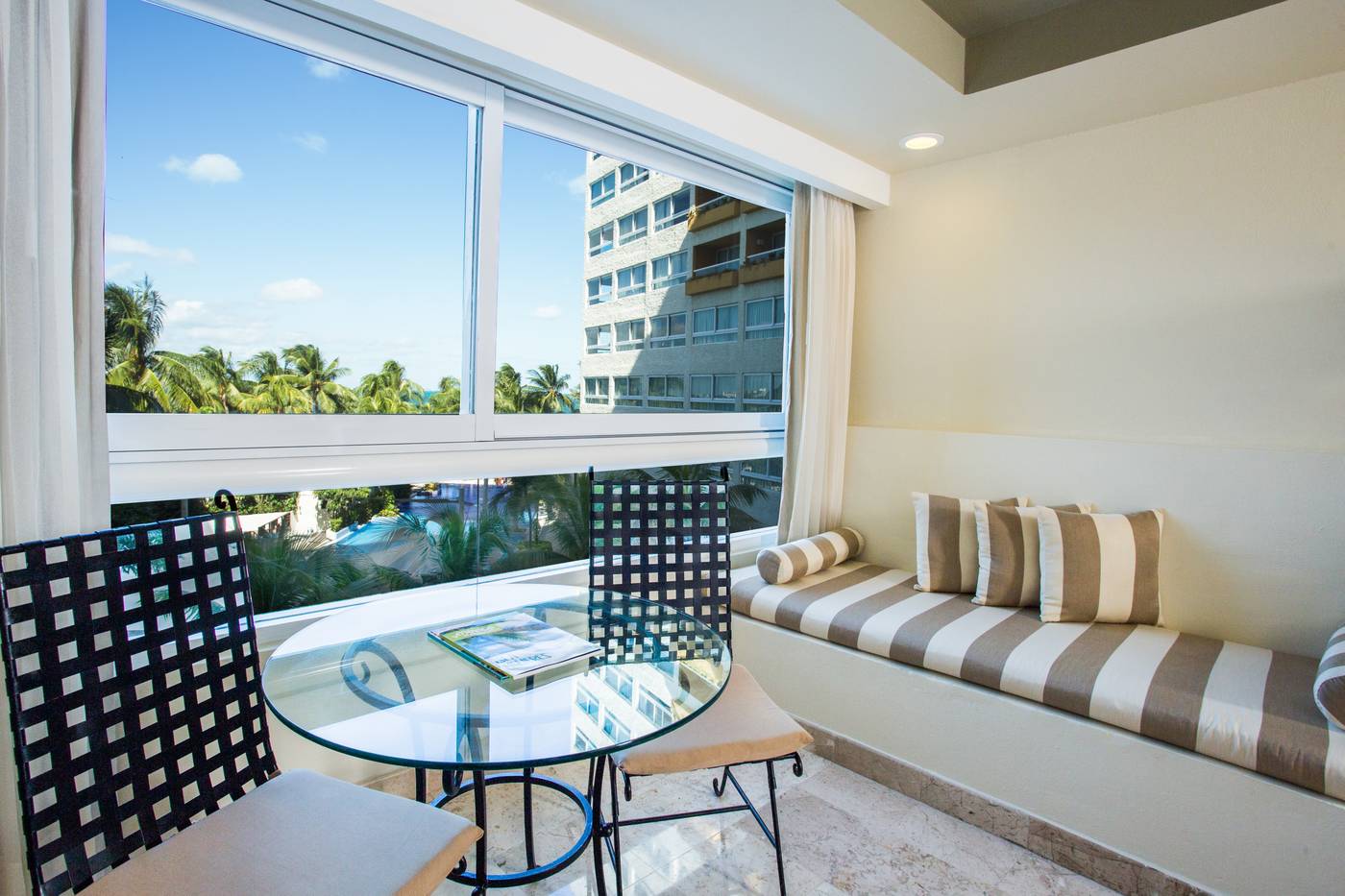 Dreams-Sands-Cancun-Resort---Spa-Room-32