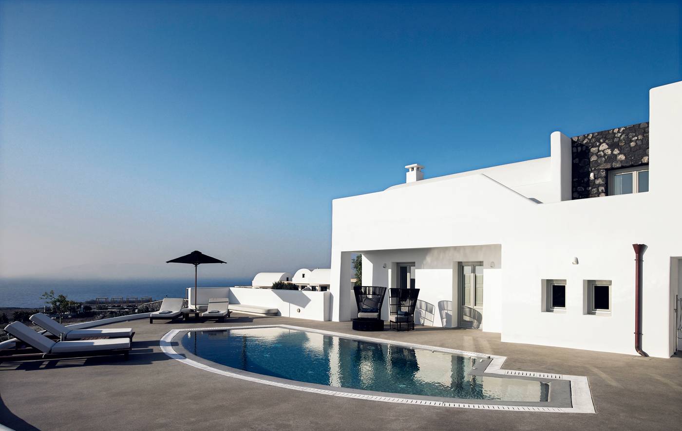 Santo-Maris-Oia--Luxury-Suites---Spa-Room-3