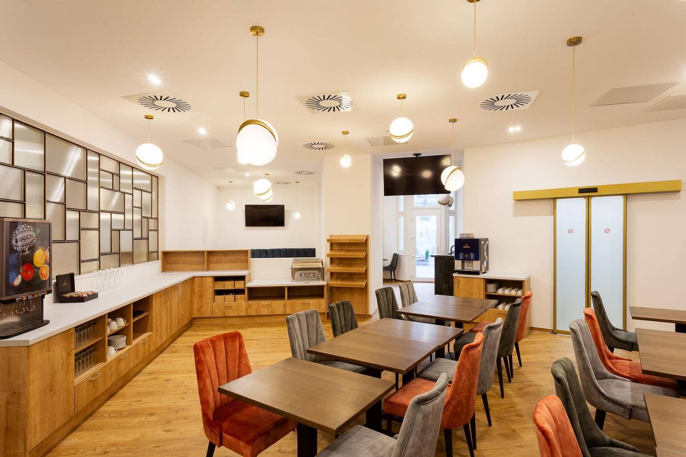 Mera-Hotel-Restaurant-9