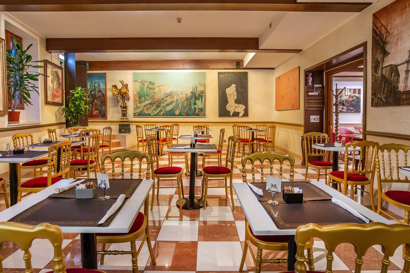 La-Fenice-et-des-Artistes-Bar-69