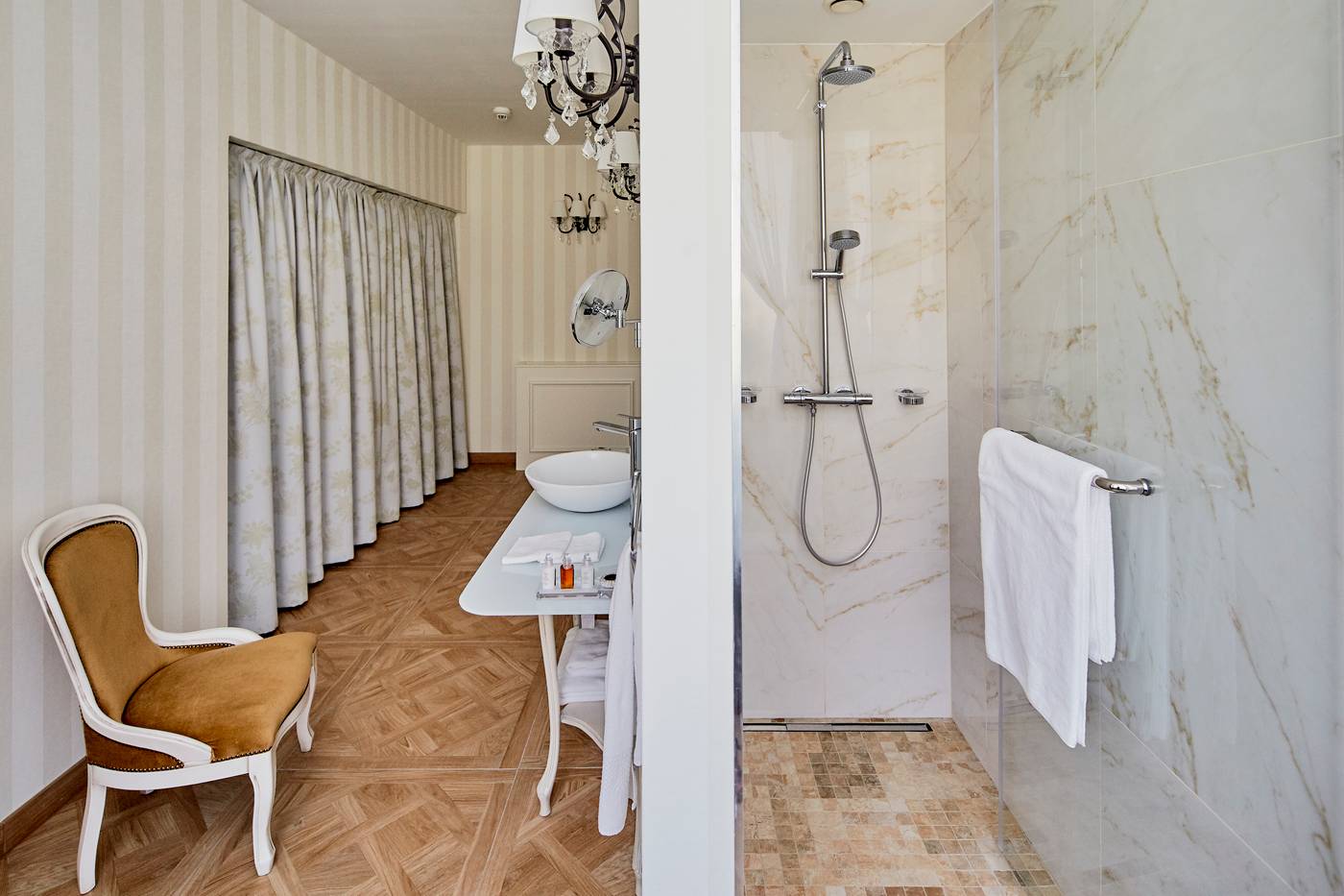 Mystery-Hotel-Budapest-Room-33