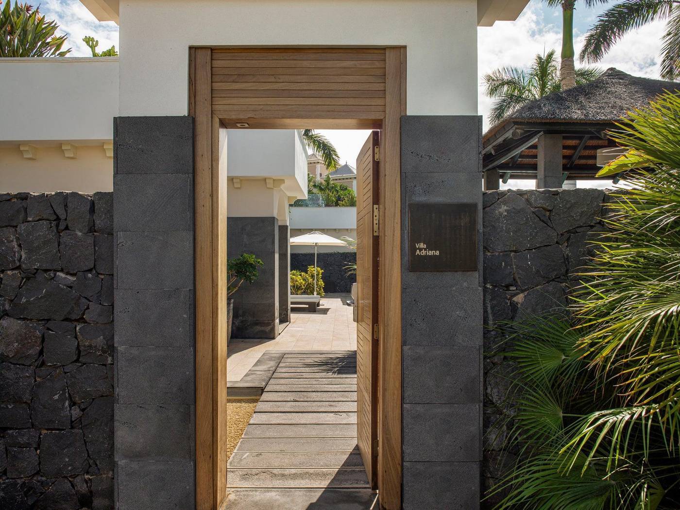 RedLevel-at-Melia-Palacio-de-Isora-Room-19