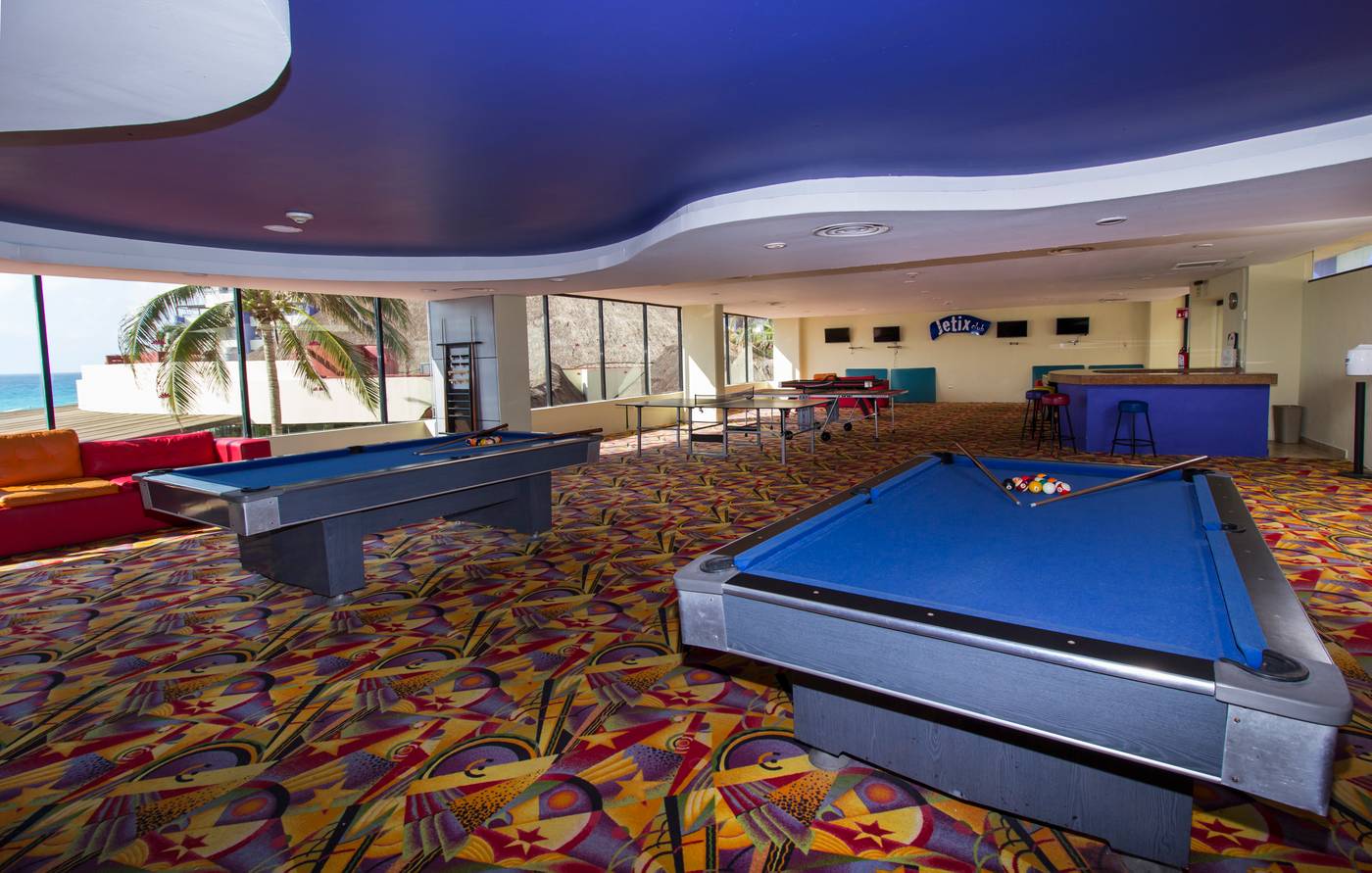 Crown-Paradise-Club-Cancun-Sports-and-Entertainment-59