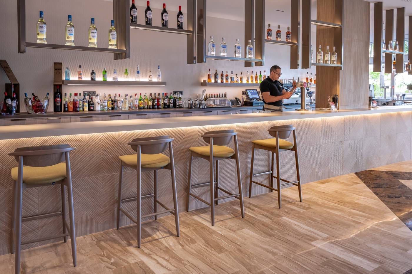 4R-Gran-Regina-Hotel-Bar-34