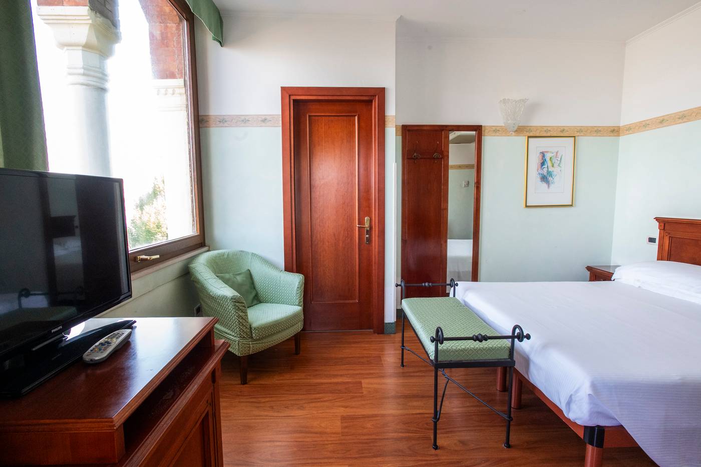 Russo-Palace-Room-16