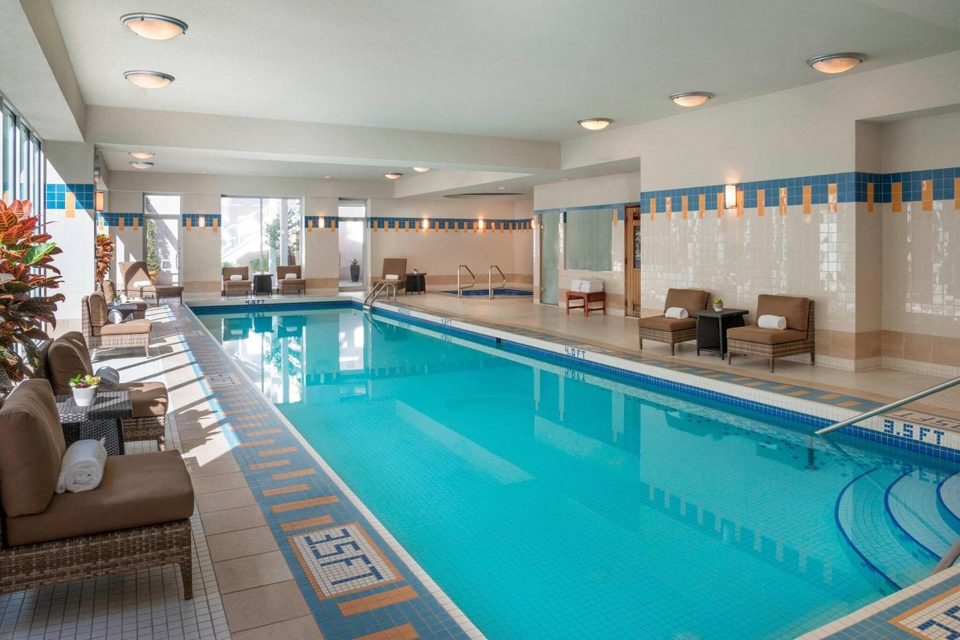 Vancouver-Marriott-Pinnacle-Downtown-Pool-74