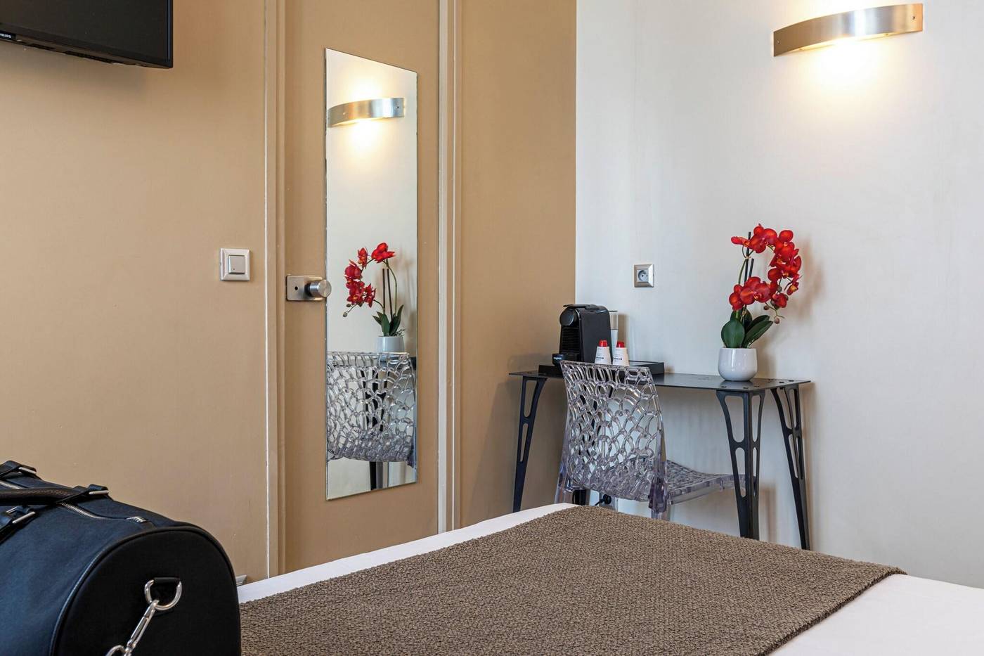 Hotel-Alpha-Paris-Eiffel-by-Patrick-Hayat-Room-34