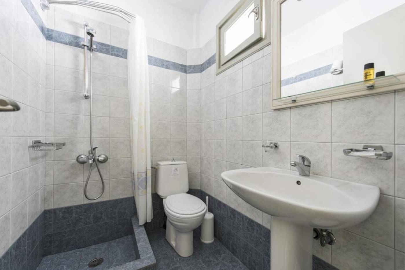 Nissos-Thira-Room-34