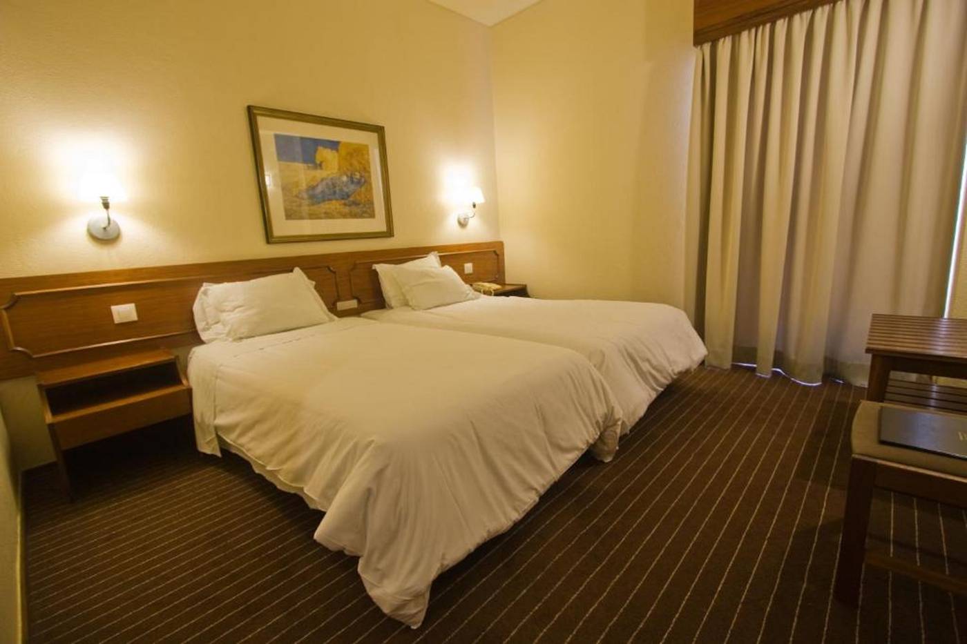 Girassol---Suite-Hotel-Room-18