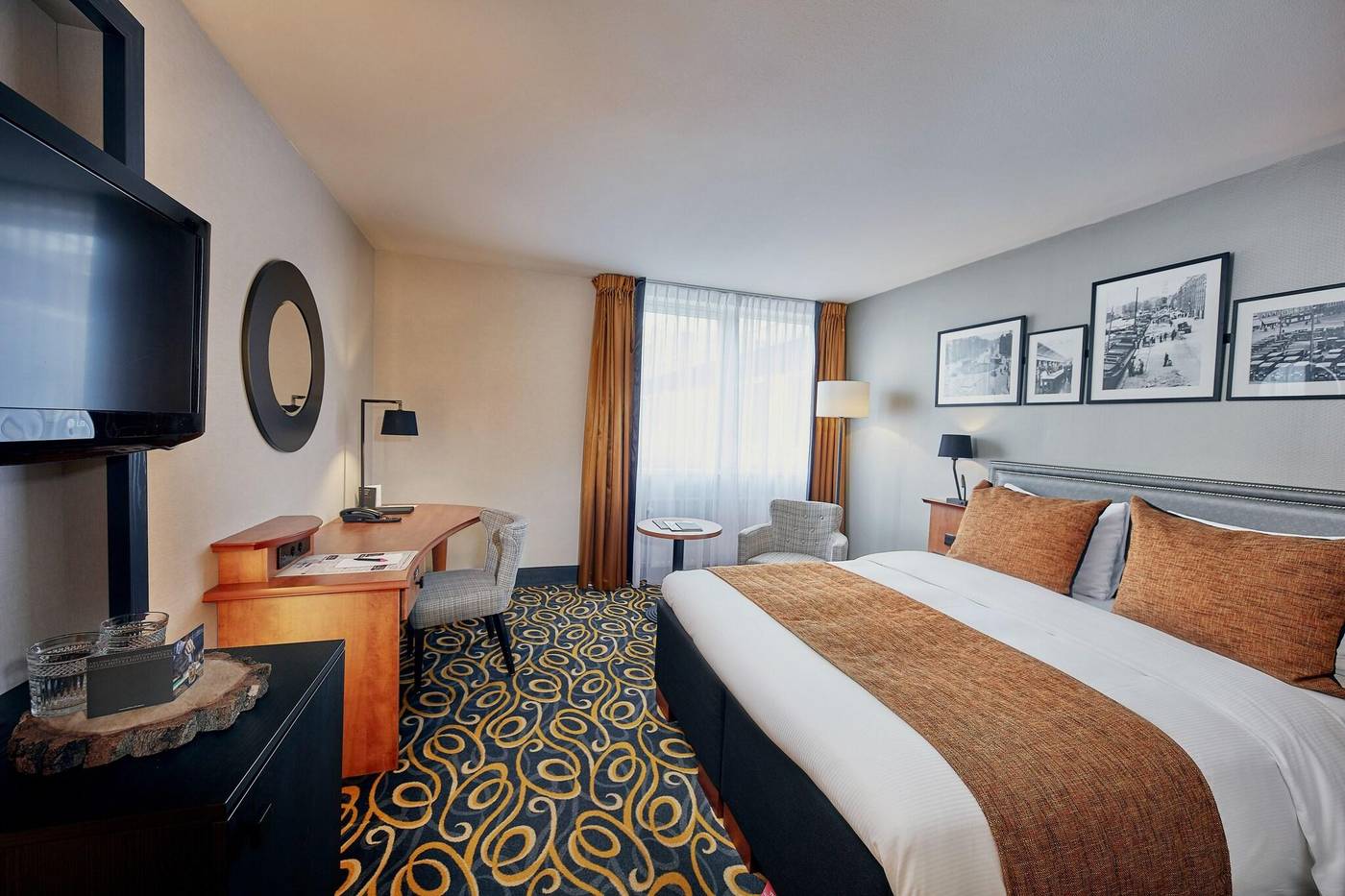 Carlton-Square-Room-9