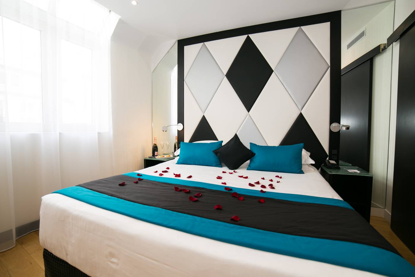 L-Empire-Paris-Room-23