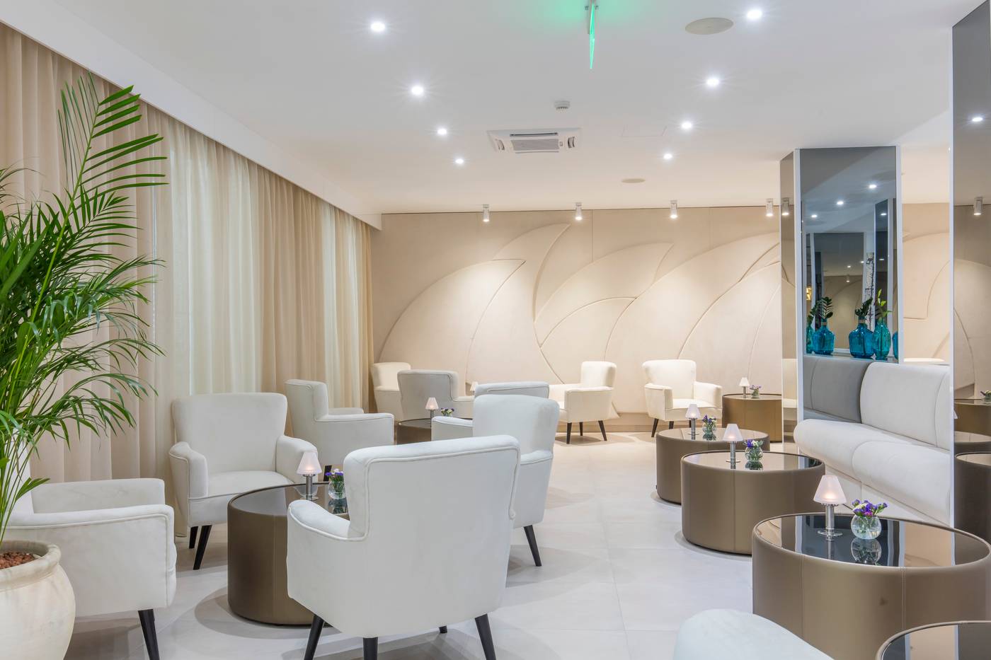 Aminess-Bellevue-Hotel-Lobby-47