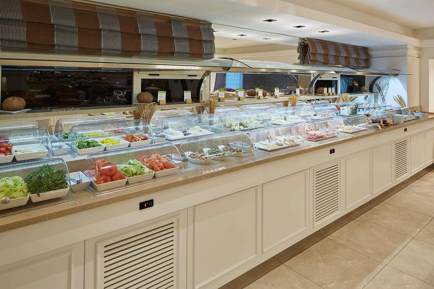 DoubleTree-By-Hilton-Izmir-Alsancak-Restaurant-41