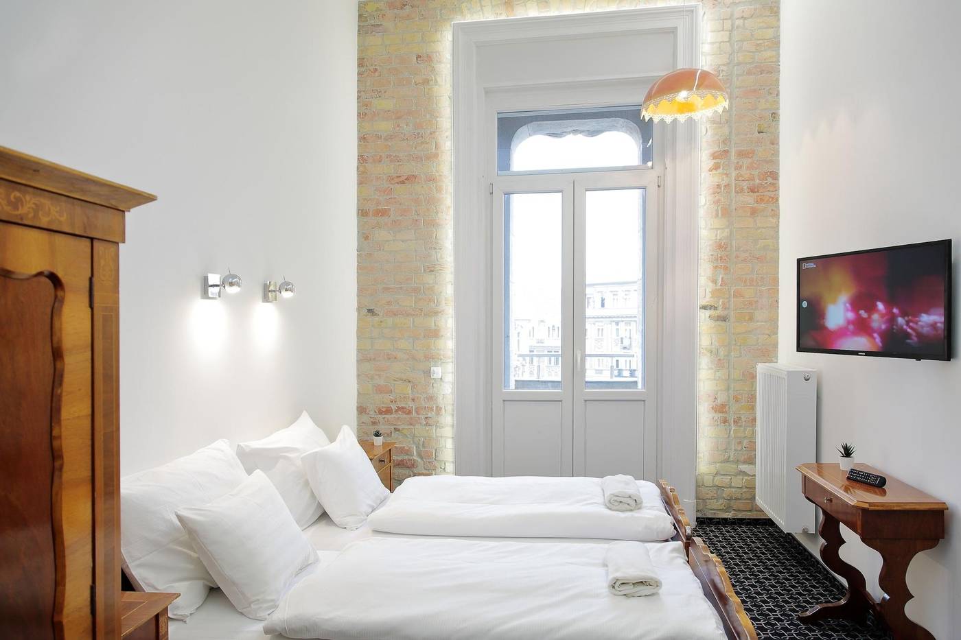 Maverick-Apartments---Vintage-Doubles-Room-24