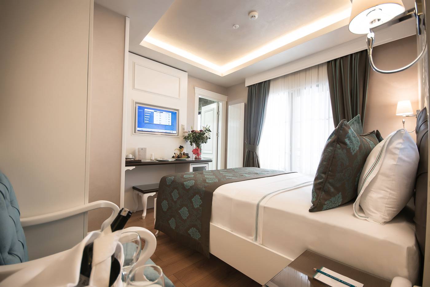 Antusa-Palace--Spa-Room-15