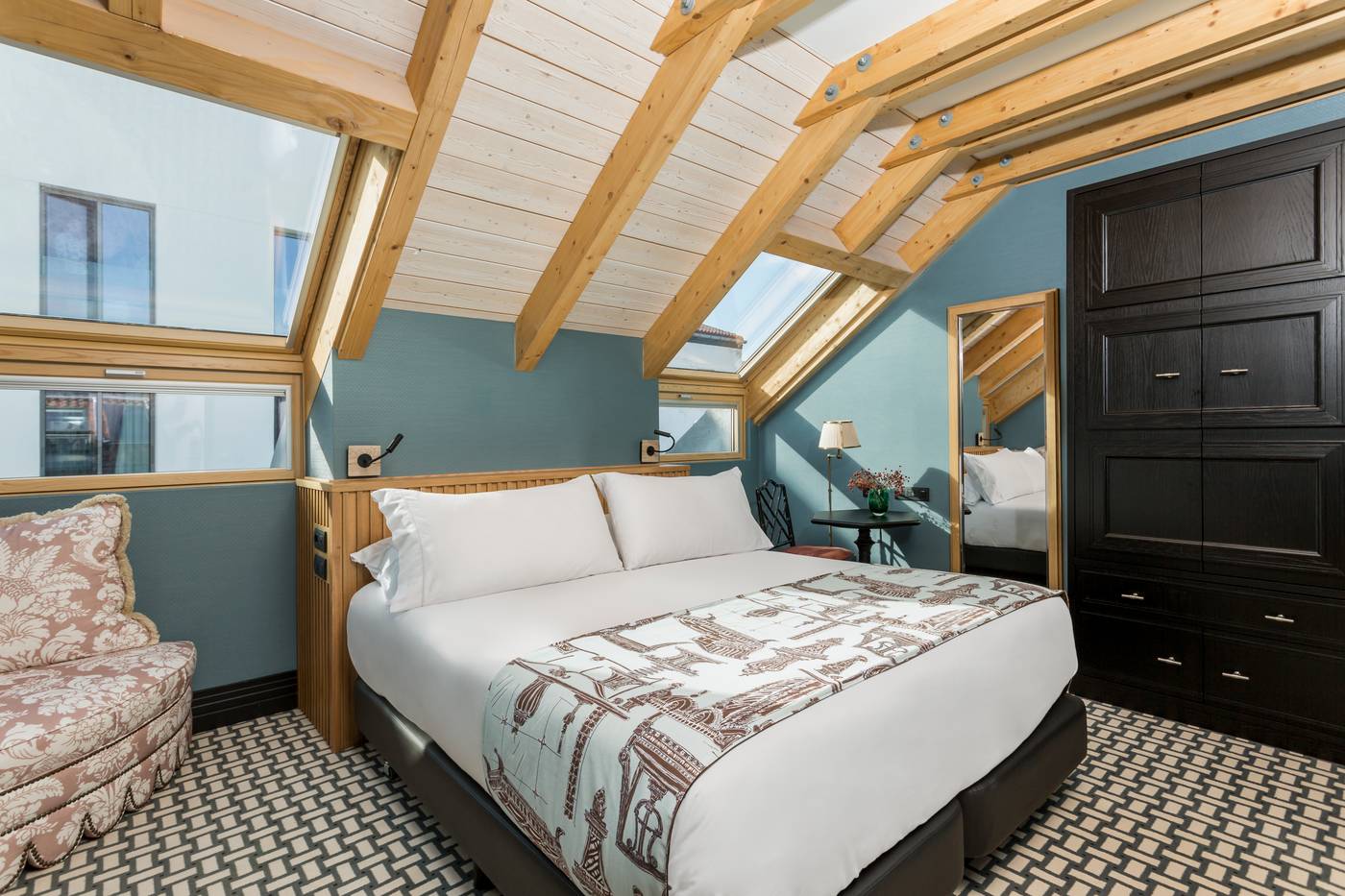 Room-Mate-Alba-Room-4