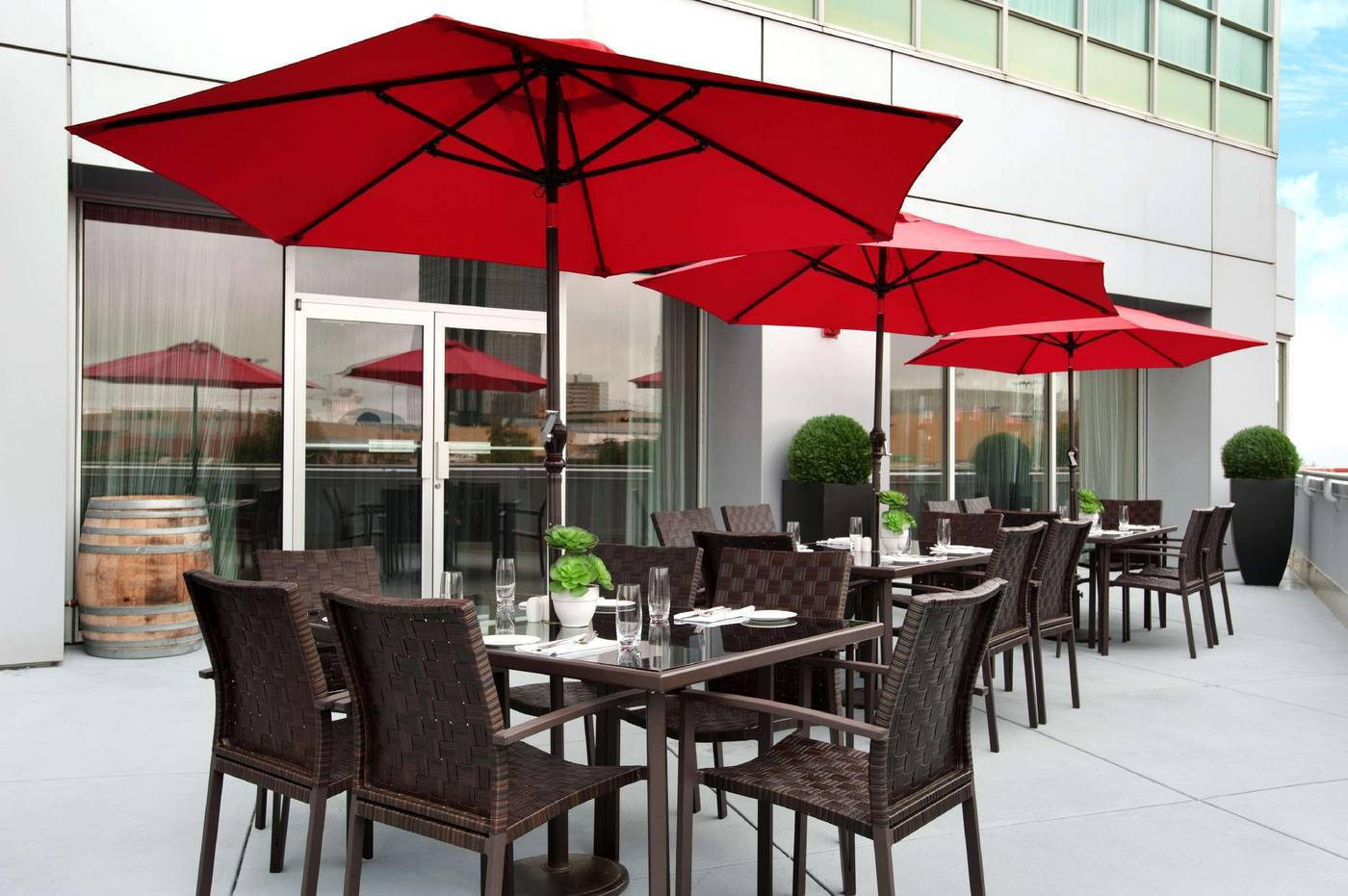 Hilton-Vancouver-Metrotown-Terrace-37