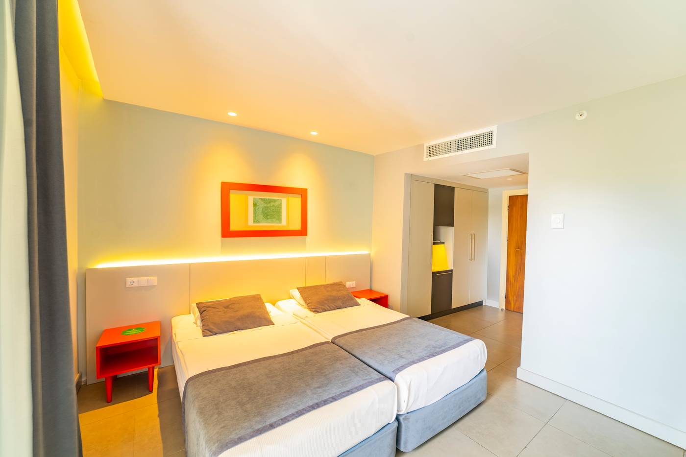 Queen-s-Park-Le-Jardin-Room-17